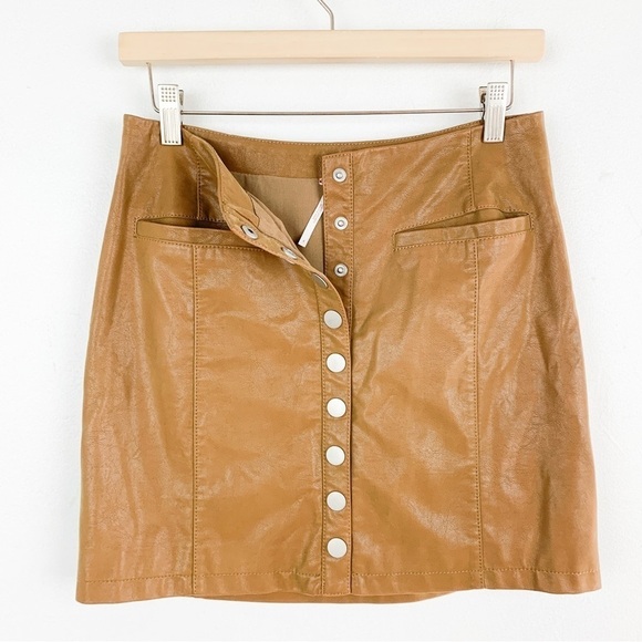 Free People Faux Leather Snap Up Mini Skirt Sz 4 - Picture 4 of 6